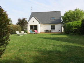 Holiday Home Les Embruns - RHU100